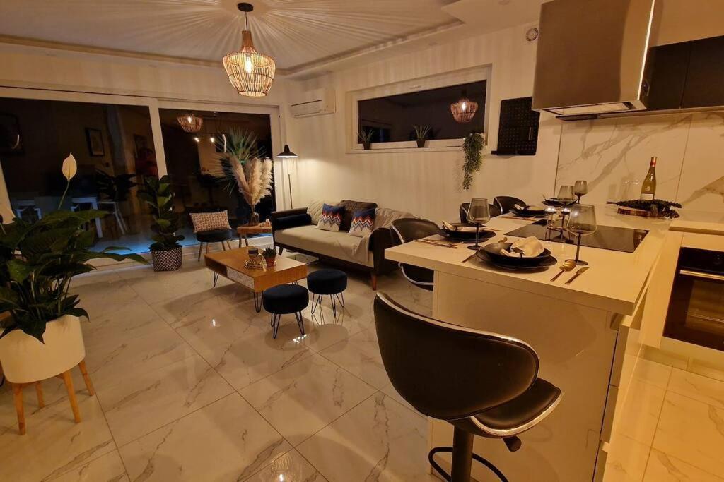 Suite Prestige Logement Neuf Avec Spa Et Ecran De Cinema En Rez De Jardin Colmar Exterior photo