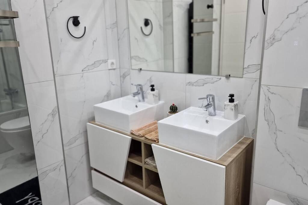 Suite Prestige Logement Neuf Avec Spa Et Ecran De Cinema En Rez De Jardin Colmar Exterior photo