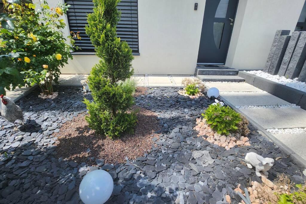 Suite Prestige Logement Neuf Avec Spa Et Ecran De Cinema En Rez De Jardin Colmar Exterior photo